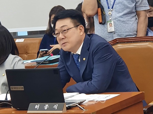 국회에서 발언하는 더불어민주당  인천 동·미추홀구갑 허종식 의원 (사진제공 허종식 의원실)