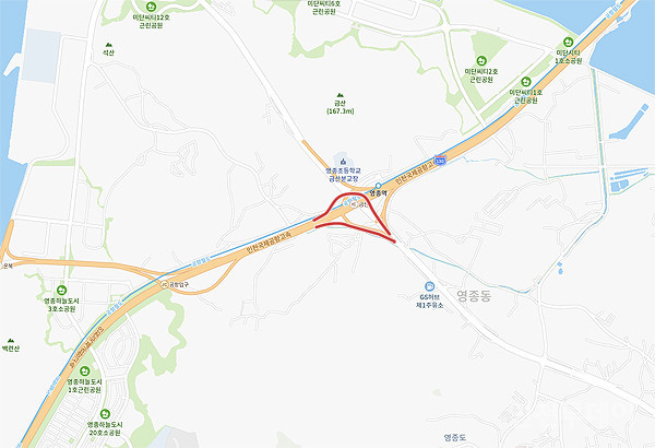 인천공항고속도로 금산IC 위치 안내.  자주색으로 칠한 부분이 진출입이 안 되는 구간이다.