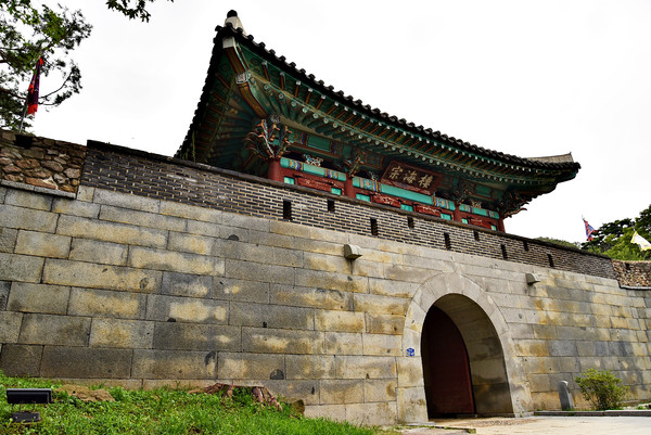 삼람성 남문 문루인 종해루(1976년 복원).