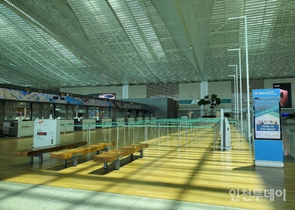지난 8월 코로나19 재확산으로 텅빈 인천공항 모습.