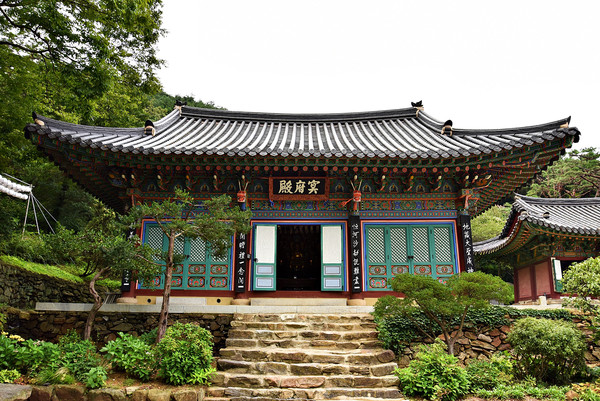 전등사 명부전.