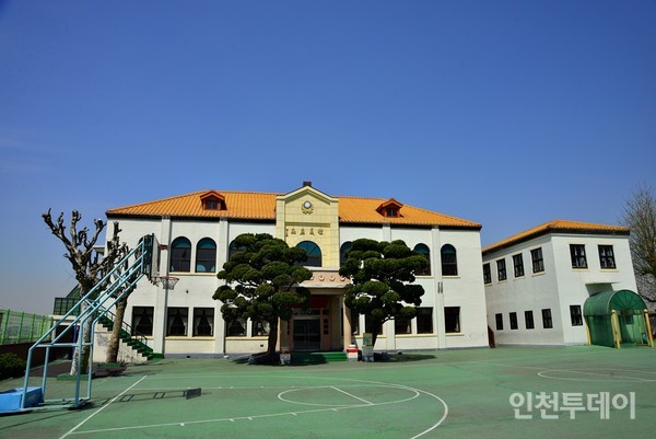 1955년 재건한 복흥당 건물(화교소학교).