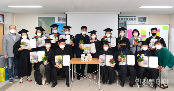 인천 연수구마을만들기지원센터는 안골마을 마을학교 졸업식을 지난 6일 개최했다.(사진제공 연수구)