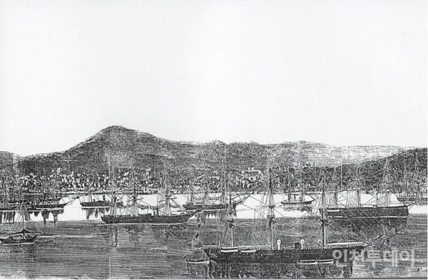 일본 나가사키항에 정박한 미국 함대(콜로라도호, 알래스카호, 베니시아호, 모노카시호, 팔로스호). (사진제공 강화군·안양대)