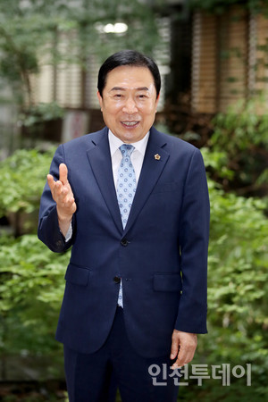 민주당 신은호(67, 부평구1) 인천시의장.
