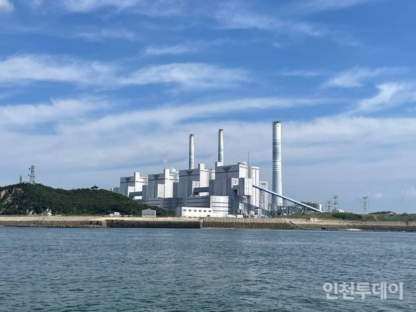 영흥석탄화력발전소 전경.