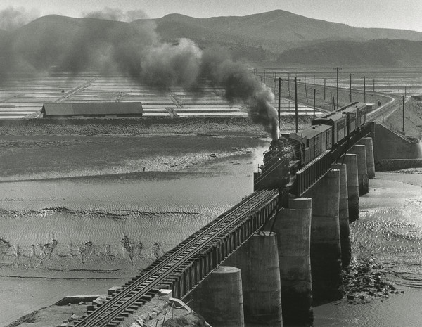 1978년 소래철교를 달리는 수인선의 모습.(사진제공ㆍ김용수 작가)