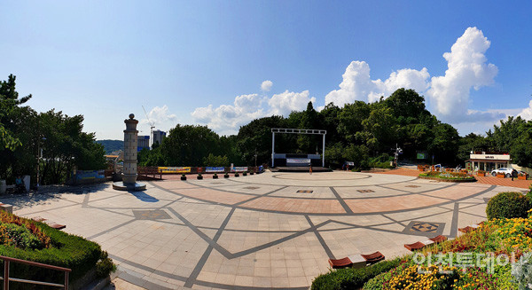 자유공원 광장.