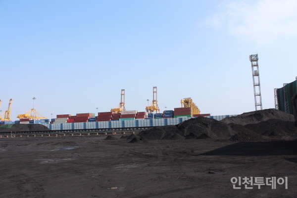 인천 남항 석탄부두 전경(사진제공 인천녹색연합)