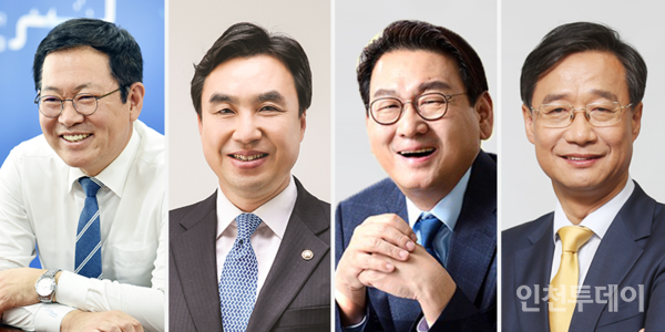 왼쪽부터 박남춘 인천시장, 윤관석 국회의원, 김교흥 국회의원, 유동수 국회의원