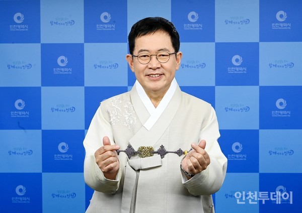박남춘 인천시장이 새해 인사를 전하고 있다. (사진제공 인천시)