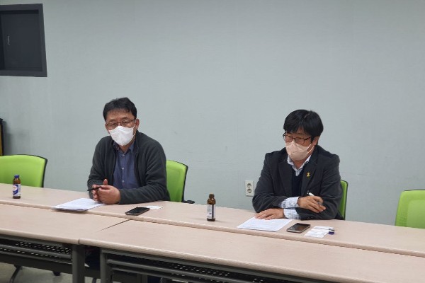 왼쪽부터 전교조 인천지부 김웅호 정책실장, 전교조 인천지부 안봉한 지부장 