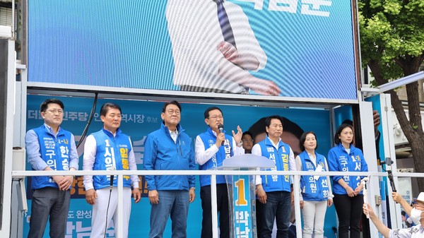민주당 박남춘 인천시장 후보가 서구 가좌동에서 집중 유세를 펼쳤다.(사진제공 박남춘 후보 선거캠프)