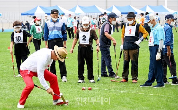 31일 열린 인천시장기 노인건강체육대회 게이트볼대회의 모습.(사진제공 인천시)