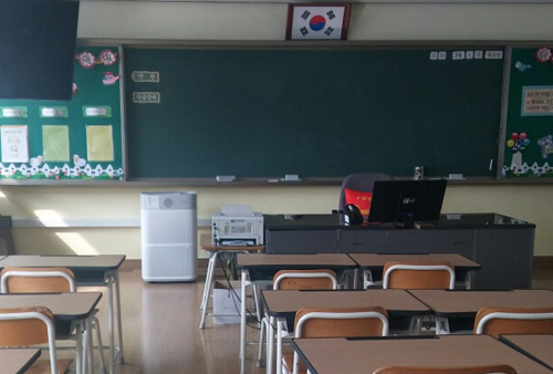 지난 달 말 인천의 한 초등학교 교실에 설치된 공기청정기.(사진제공 인천시교육청)