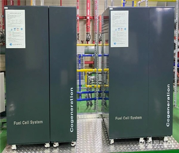 인천시가 시청 기계실에 설치한 수소연료전지 설비.(사진제공 인천시)