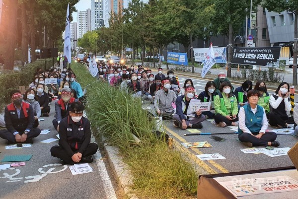 지난 6일 오후 인천시교육청 앞에서 ‘교원정원 감축 규탄 교원정원 확보 인천교사 결의대회’가 열렸다.