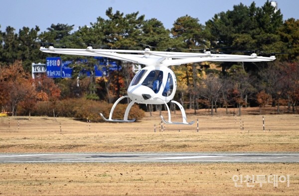 지난해 열린 ‘2021 K-UAM 콘펙스’에서 등장한 드론택시 볼로콥터.(사진제공 인천시)