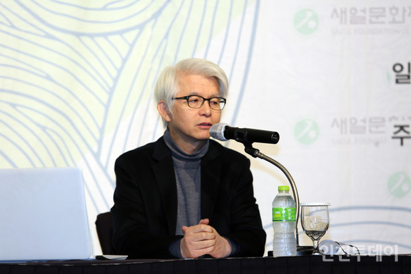 9일 김창남 문화평론가가 인천쉐라톤그랜드호텔에서 진행된 제425회 새얼아침대화에서 강연하고 있다.
