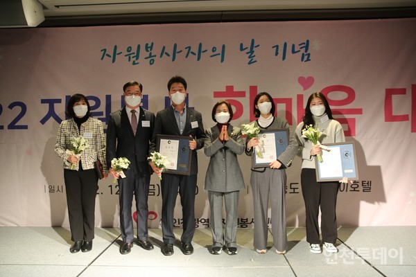 인천시는 2일 인천시자원봉사센터와 자원봉사자의 날을 기념해 ‘2022년 자원봉사 한마음대회’를 송도 오라카이호텔에서 개최했다고 밝혔다.(사진제공 인천시)
