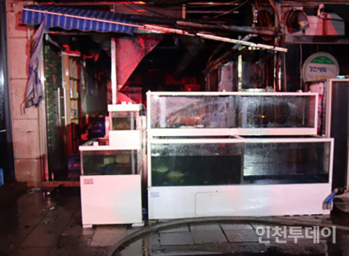 31일 새벽 발생한 화재로 소실된 인천 계양구 용종동 한 오피스텔건물의 상가 모습.(사진제공 계양소방서)
