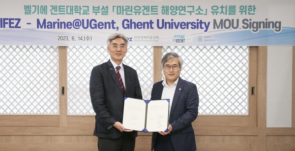 사진 왼쪽부터 한태준 겐트대학교 글로벌캠퍼스 총장과 김진용 인천경제청장.