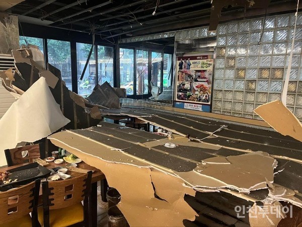 인천 미추홀구 주안동 식당 천장이 무너져내렸다.