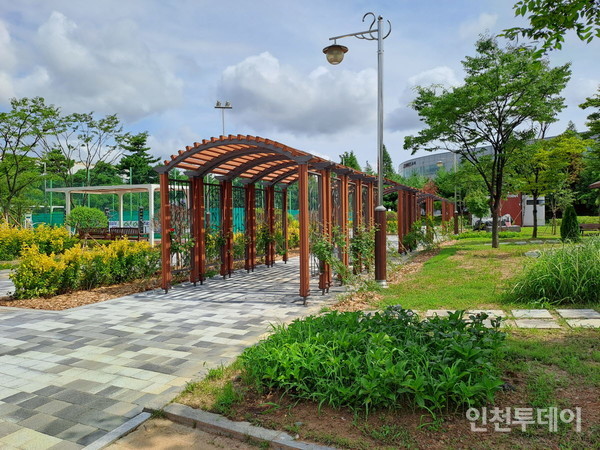 인천 서구 오류동 소재 한들방죽근린공원이 새단장을 했다.(사진제공 서구)