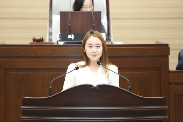 김원진 인천 서구의회 의원이 지난 23일 본회의에서 자유발언을 하고 있다.