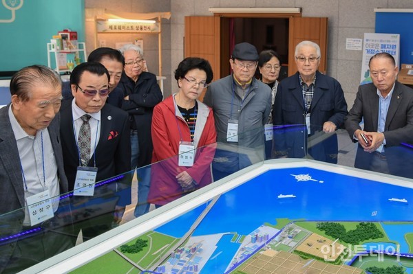 인천시민원로회의가 수도권매립지관리공사를 방문했다. (사진제공 수도권매립지관리공사)