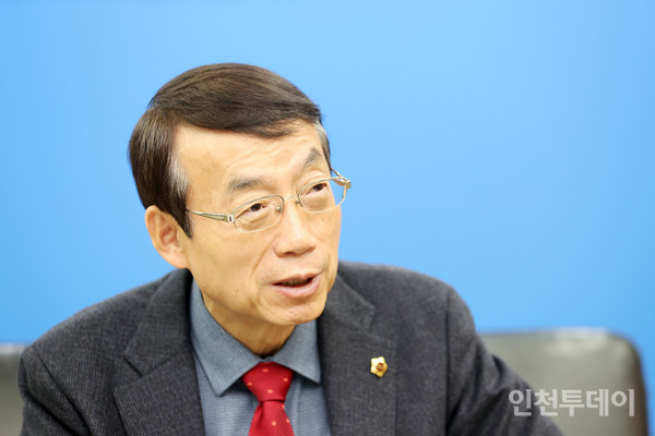 허식 인천시의회 의장. 