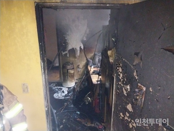 인천 남동구 장승남로 상가주택에서 3시51분께 화재가 발생했다.(사진제공 인천소방본부)