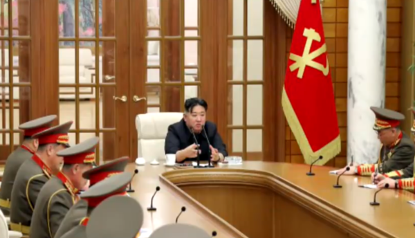 김정은 국무위원장이 12월 31일 조선인민군주요지휘관 회의에서 발언하고 있다. (사진 중국CCTV)