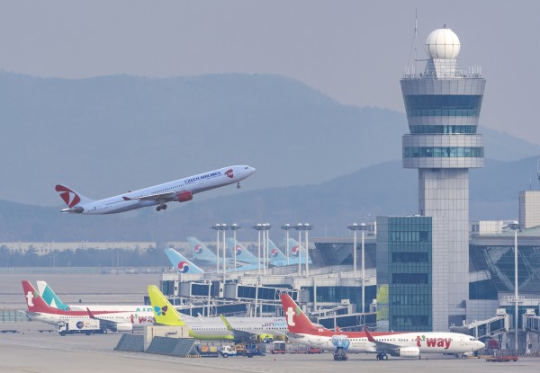 인천공항 제2여객터미널 항공기 이륙 모습.(사진제공 인천공항공사)