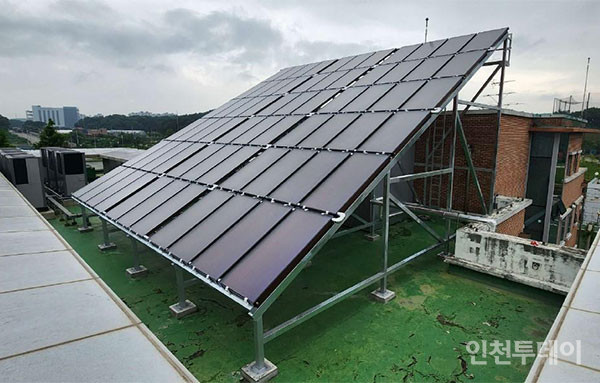 인천 제2시립노인치매요양병원에 설치된 태양열 설비.(사진제공 인천시)