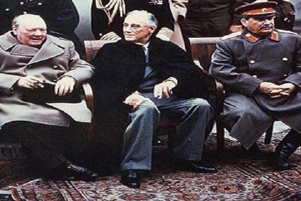 얄타회담에 참석한 처칠, 루스벨트, 스탈린 (사진출처 국사편찬위원회)