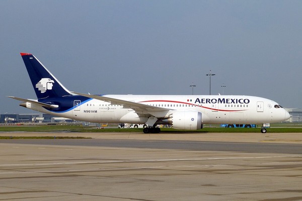 아에로멕시코가 운영하는 보잉사 B787-8 드림라이너 기종(Aeroméxico,_Boeing_787-8_Dreamliner, N961AM-LHR)