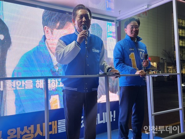 30일 더불어민주당 정청래 수석최고위원인 인천 서구을을 방문해 이용후 후보 지지 유세를 하고 있다.