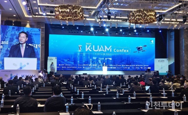 31일 유정복 인천시장이 제4회 K-UAM 콘펙스에서 축사를 하고 있다.