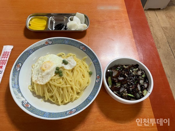 [인천 간짜장 맛집 답사기] 소스까지 박박 긁어 먹을 정도로 맛있다