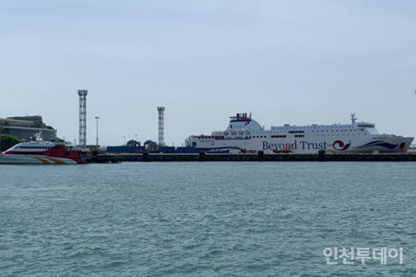 인천항 연안여객터미널에서 인천~제주 항로를 오가던 카페리 비욘드트러스트호.