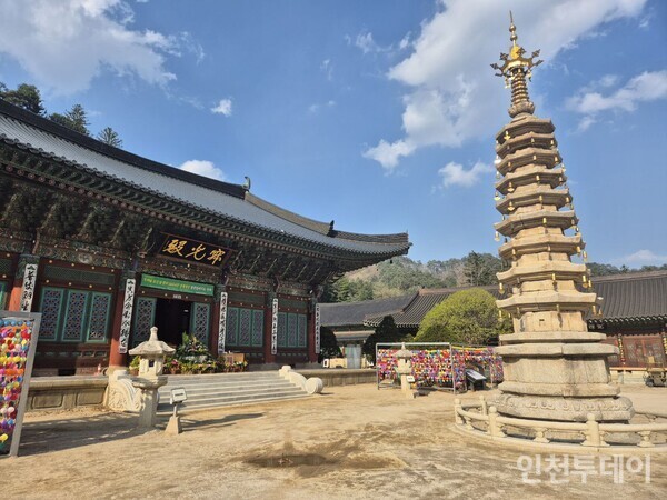 월정사와 팔각 구층석탑.