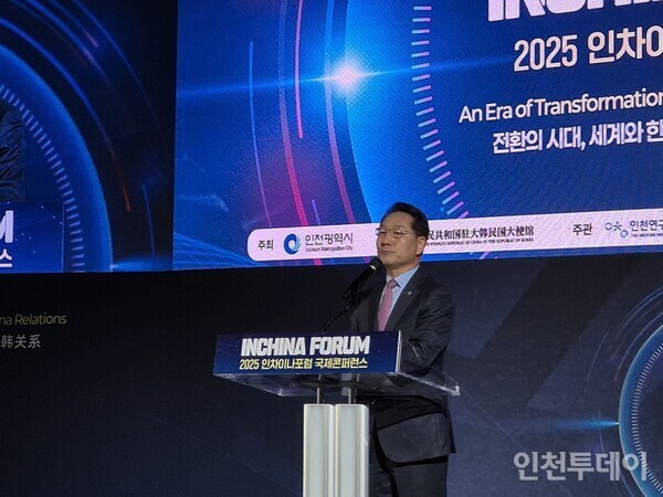 2025년 인차이나포럼에서 유정복 시장이 발언하고 있다.