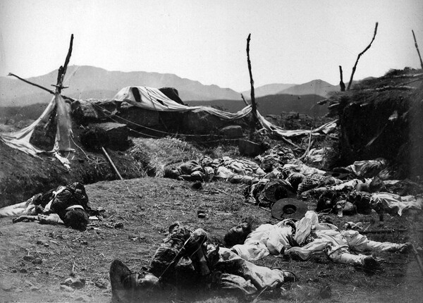 신미양요 당시 미군이 촬영한 전사한 조선군(미국 국립문서기록관리청)