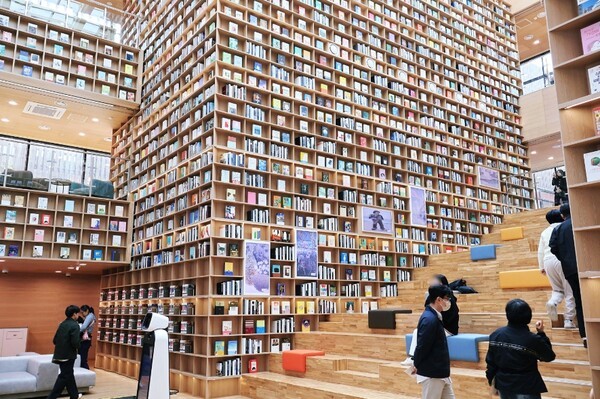 송도국제도서관 내부.(사진제공 연수구)