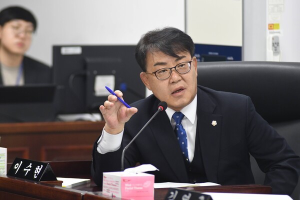 이수현(더불어민주당·미추홀구가) 의원이 20일 제292회 정례회 제1차 본회의에서 5분 발언하고 있다.