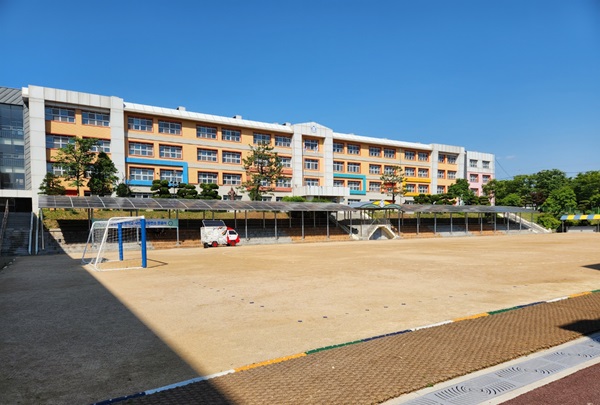 인천의 한 초등학교 운동장의 모습.