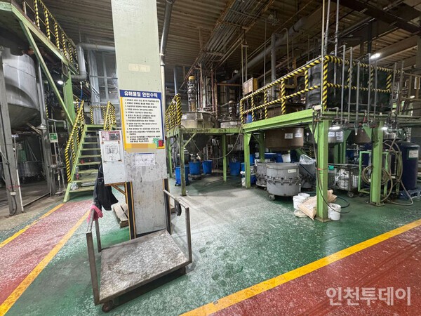 지난 25일 오후 인천 서구 가좌동 소재 전자제품 제조공장에서 작업 중이던 50대 노동자가 전신화상을 입는 사고가 발생했다. 사진은 사고가 발생한 현장 모습.(사진제공 인천소방본부)