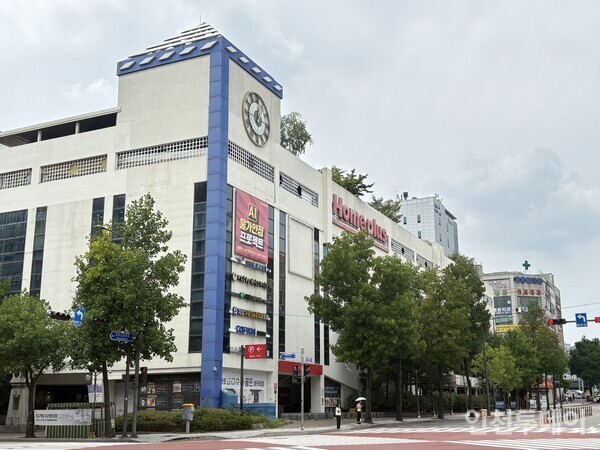 홈플러스 계산점 이어 숭의점도 폐점 결정 "MBK, 자구책부터 마련해야" - 뉴스 썸네일 이미지