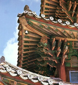 법주사 팔상전 귀공포에 있는 야차상. 완전한 조각상이 아니라 판으로 되어 있다. 출처: 국가유산청